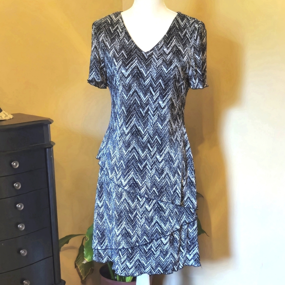 Connected Apparel. Size 10. Tiered Sheath. Black and White.